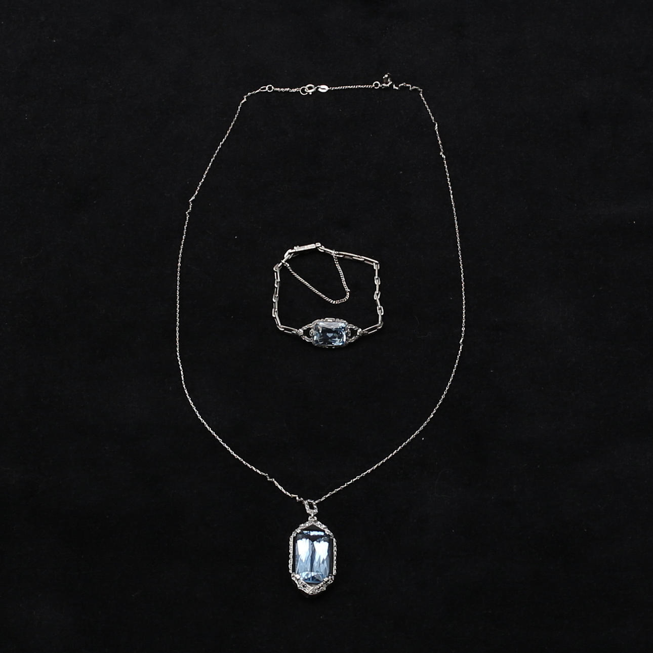 COLLIER samt ARMBAND, silver, stenar möjligen bergskristall.