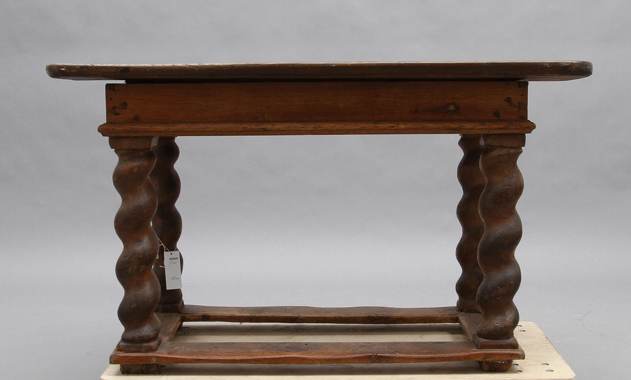 BORD. Barock, ek, 1700-tal.