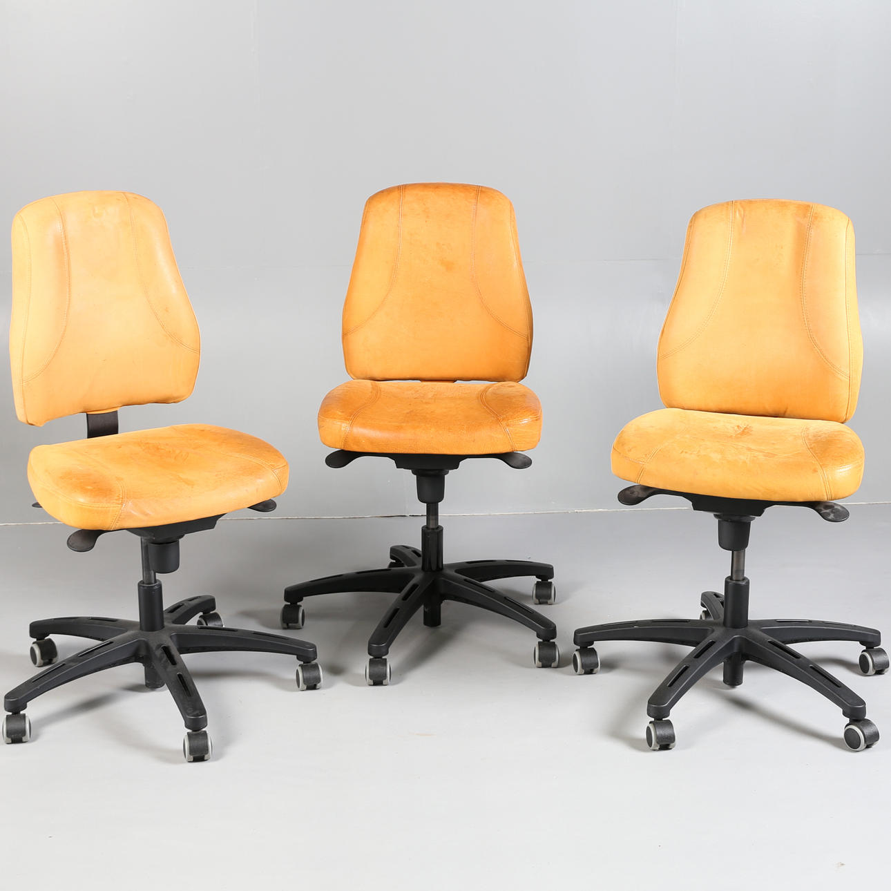IKEA "VERKSAM" DESK CHAIRS (3).