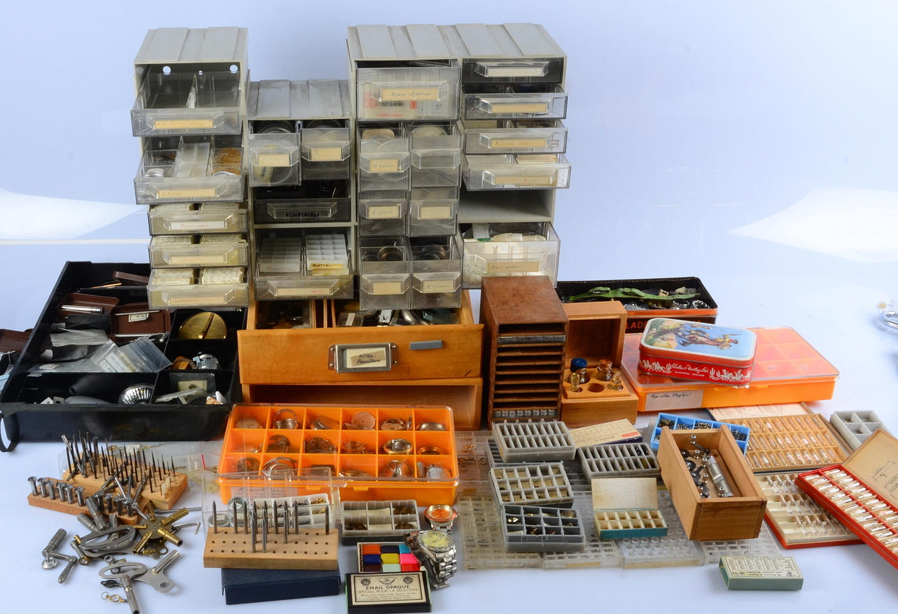 STORT PARTI URDELAR OCH VERKTYG.