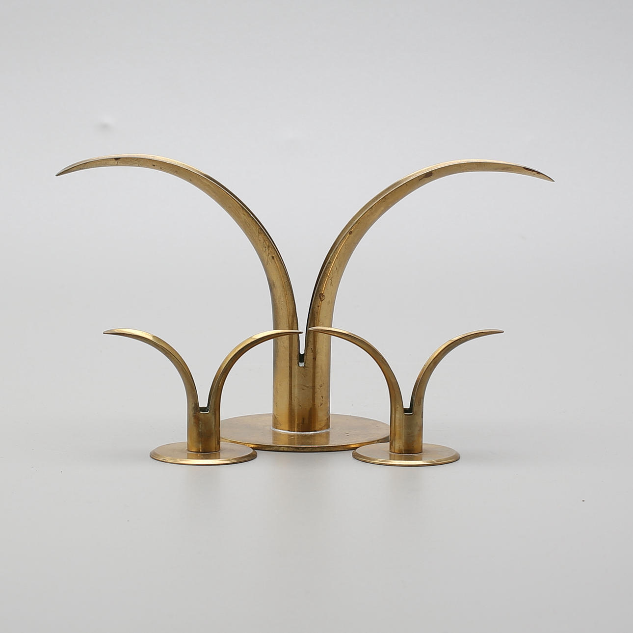 LJUSSTAKAR, 3 st, mässing, Bland annat "Liljan", Ivar Ålenius Björk för Ystad metall.