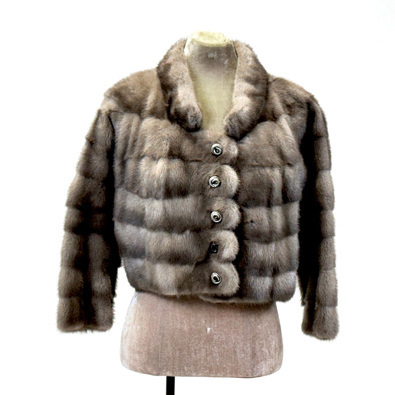 CHAQUETA DE PIEL GRIS NATURAL.