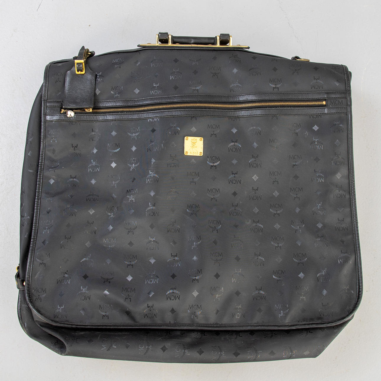 MCM. Kleidersack in Visetos-Canvas, Monogramm, Schwarz, Moderne Creation München.