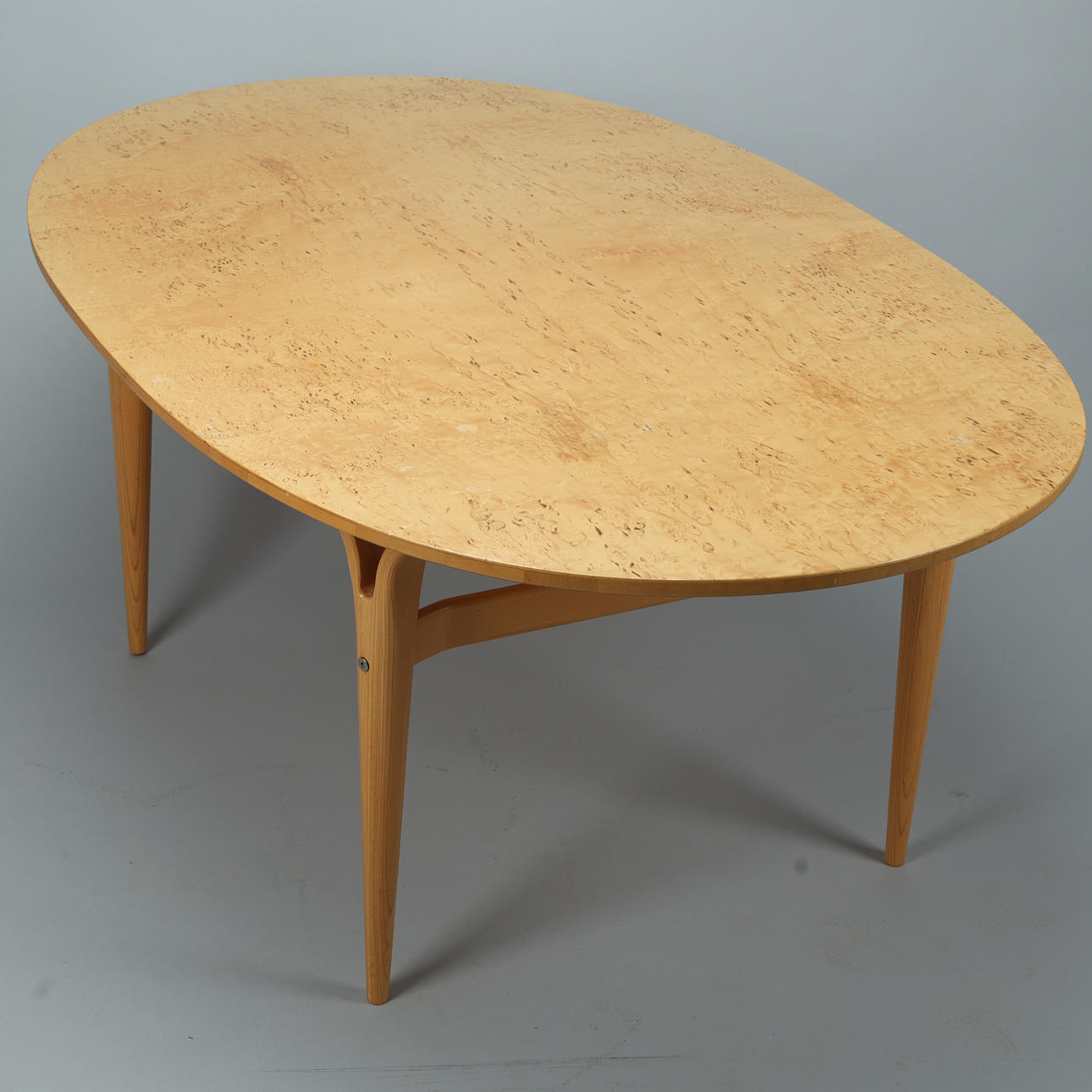 BRUNO MATHSSON. Kaffeetisch, Masurbirke, Mathsson International, Värnamo.