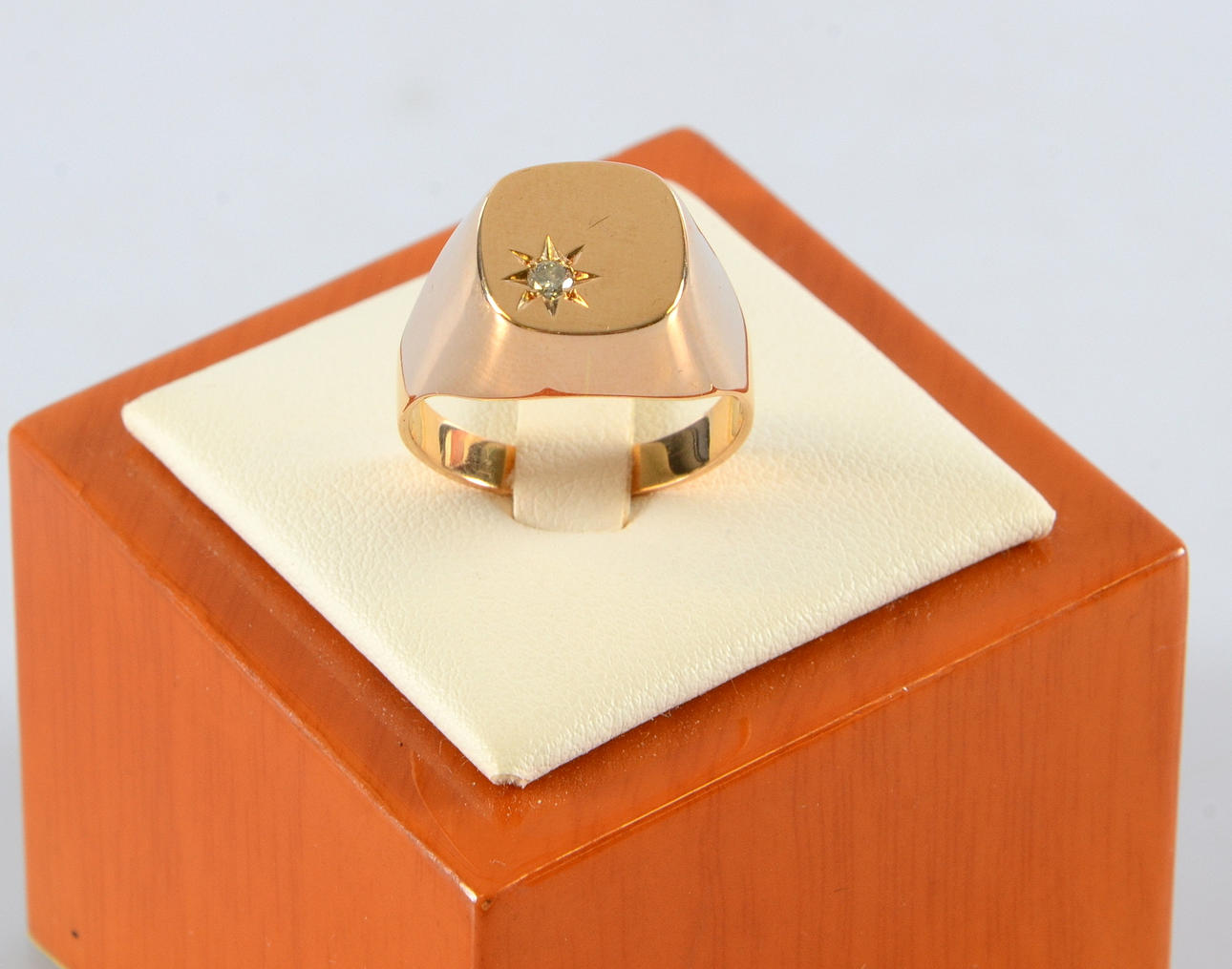 KLACKRING MED DIAMANT, 18K, Svedboms, Vetlanda, 1972.