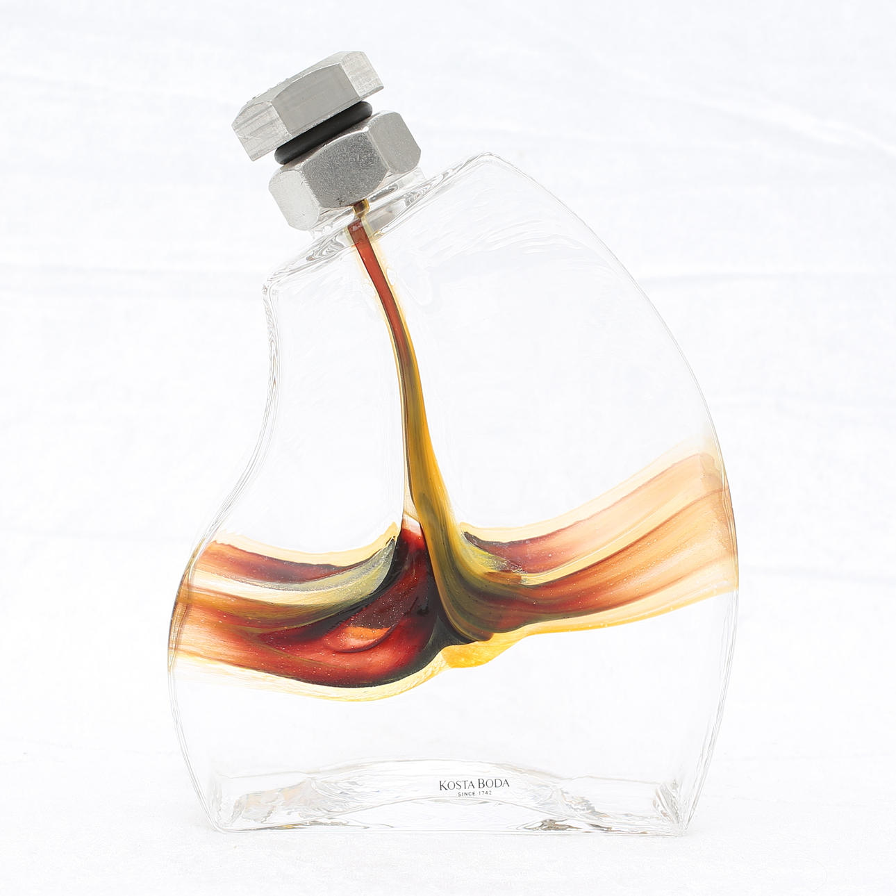 KONSTGLAS, karaff, "Macho", Kjell Engman för Kosta Boda, signerad, 1900-talets senare hälft.