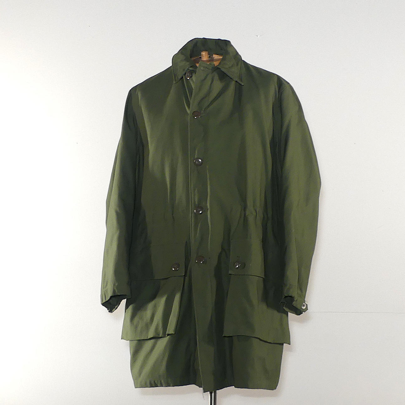 SOTILAALLINEN TAKKI, VUORATTU.