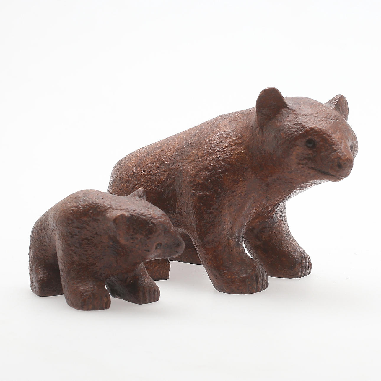 SKULPTURER, 2 st, björnar, Carl Roos, Hammerdal, 1900-tal.