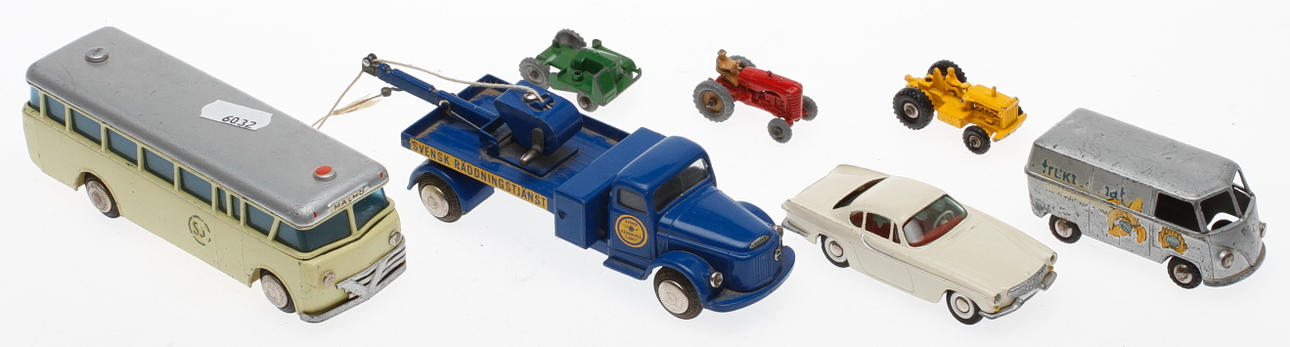 LEKSAKSBILAR 4 st TEKNO samt 3 småtraktorer.