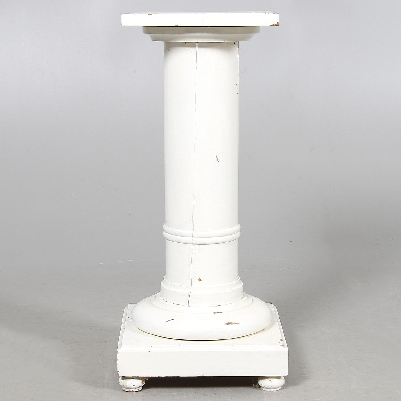 PIEDESTAL, kolonnformat 1900-tal.