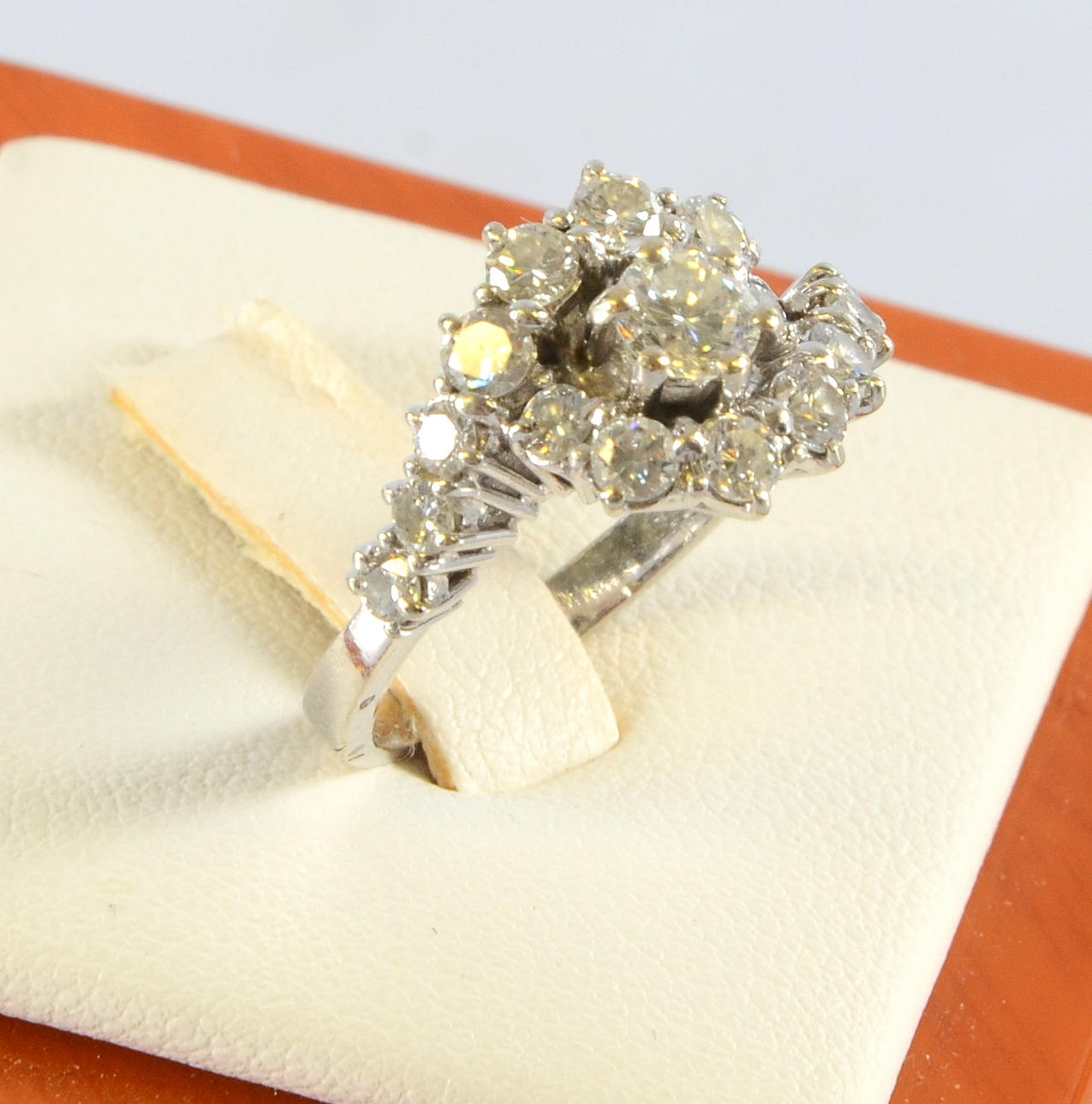 DIAMANTRING, 18K, tot ca 1,50ct, vitguld.