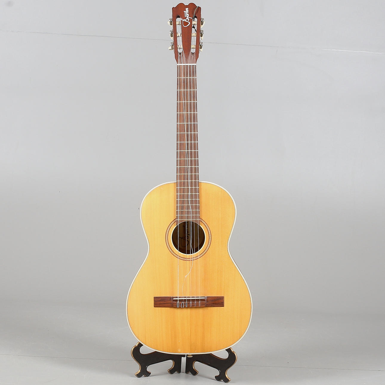 GITARR, trä, Bjarton, sent 1900-tal/samtida.