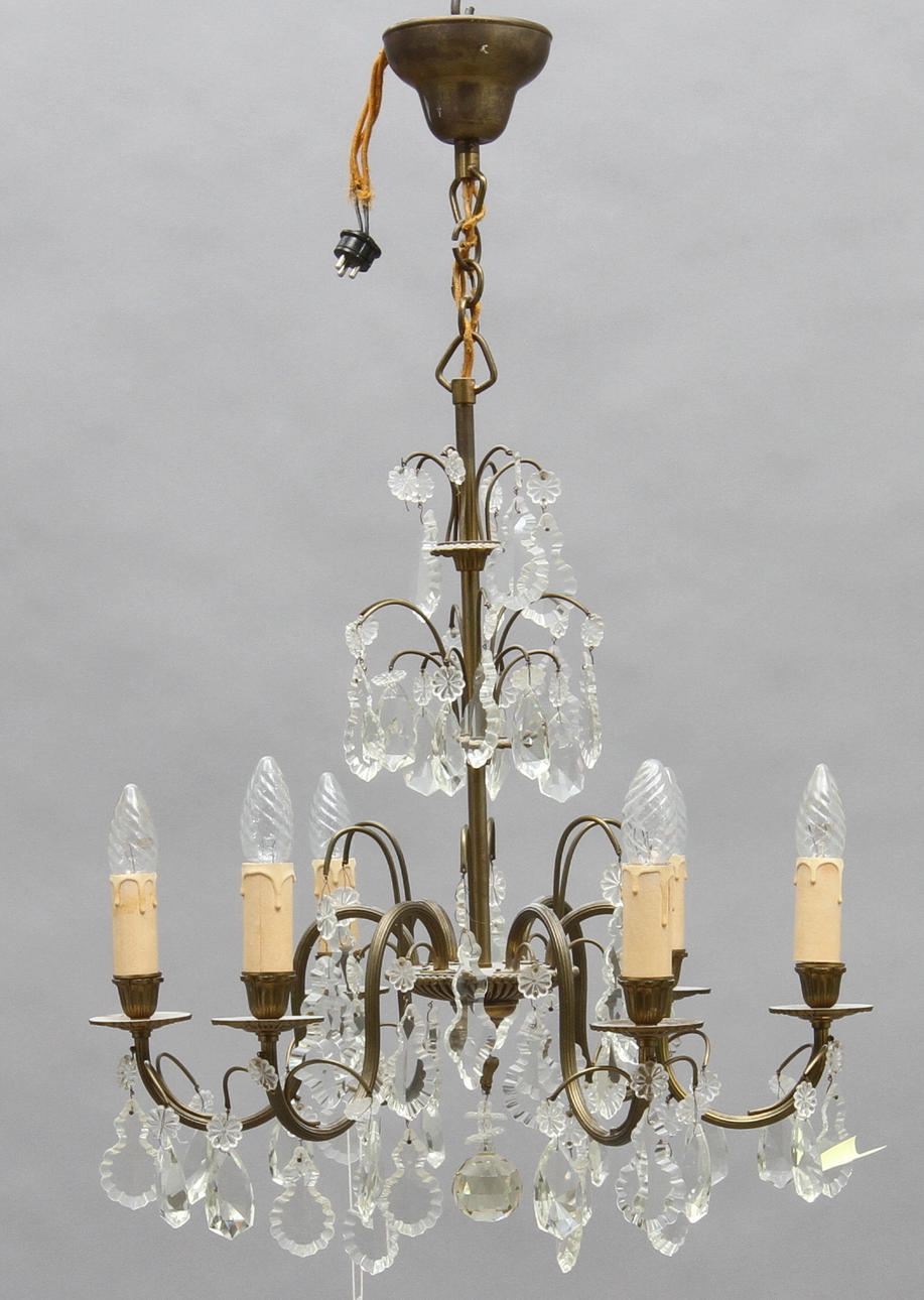 LJUSKRONA. med prismor, höjd 55 cm.