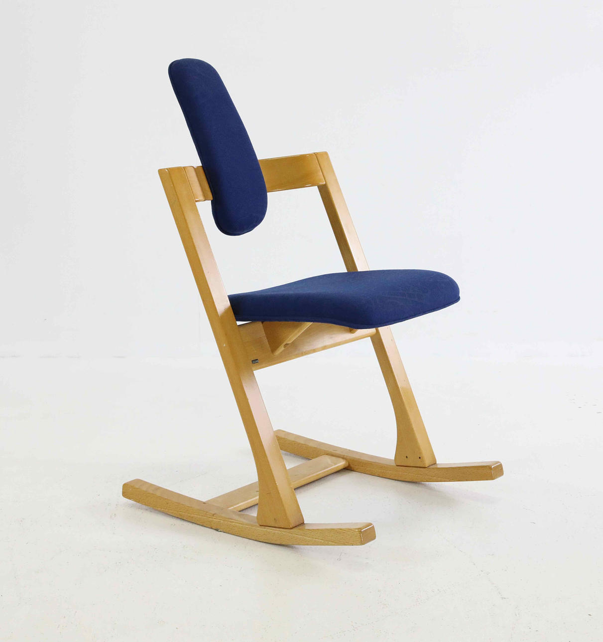 PETER OPSVIK. Gungstol, "Pendulum", Stokke, Norge, 1900/2000-tal.