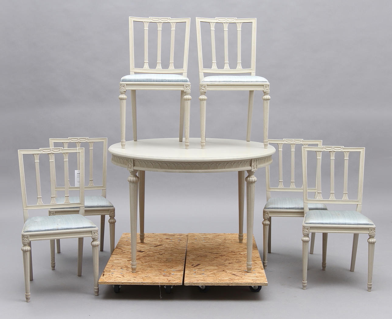 BORD OCH STOLAR. 7 delar, gustaviansk stil, 1900-tal.