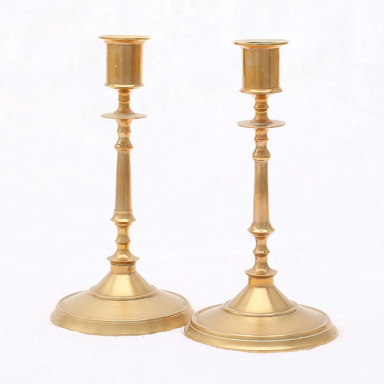 LJUSSTAKAR, ett par, mässing, Skultuna.