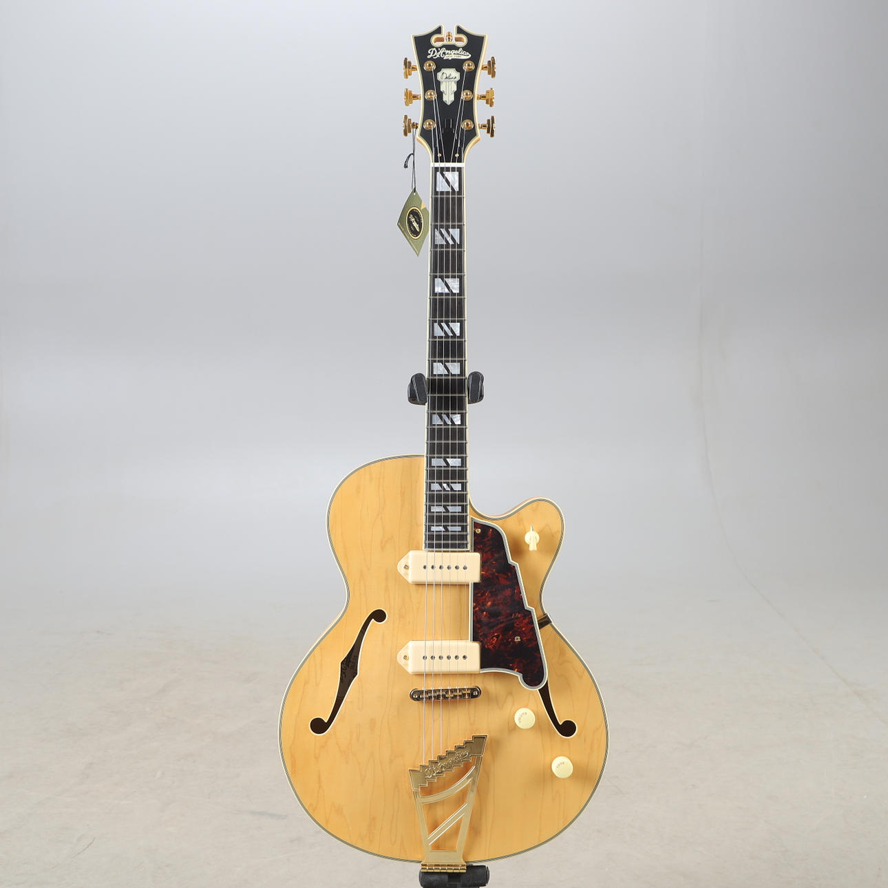 SÄHKÖKITARA, D'Angelico, Deluxe 59.