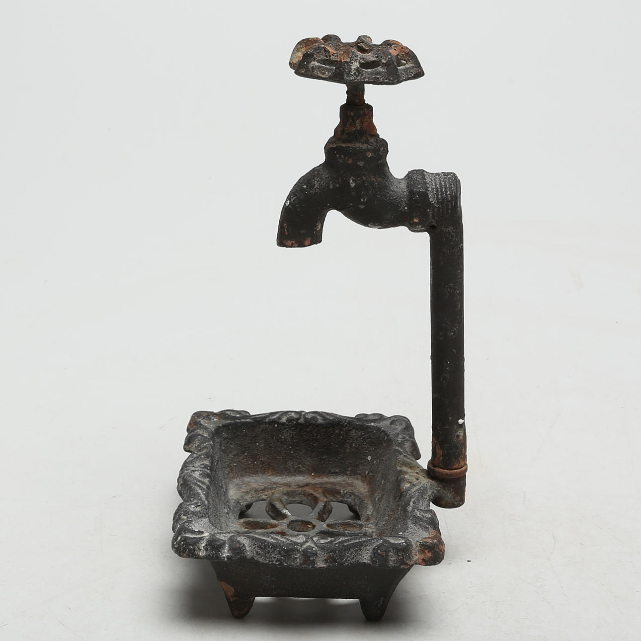 JABONERA, con grifo, de metal.