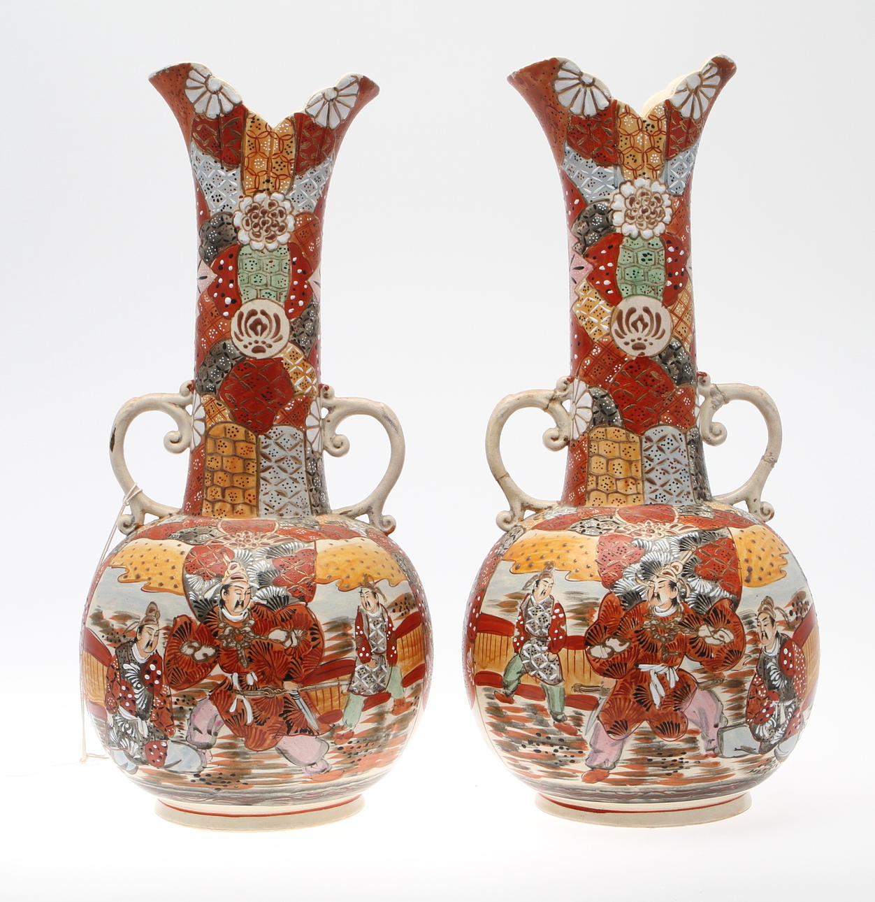 URNOR, ett par, porslin, Japan, Satsumas, 1900-tal.