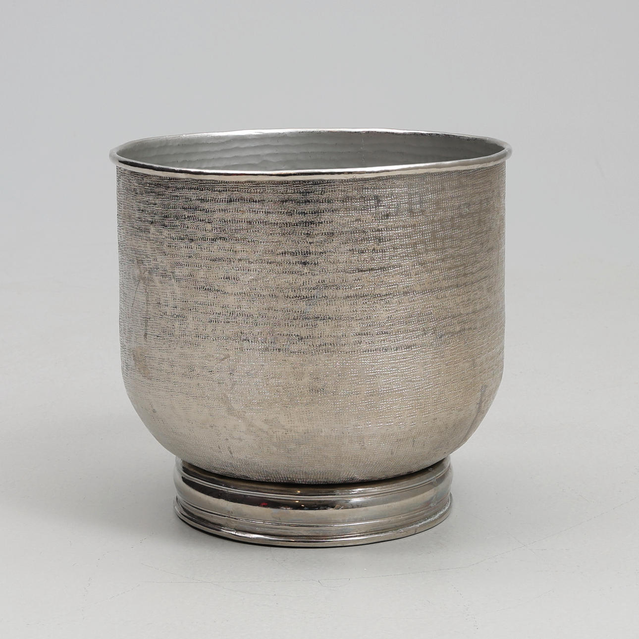 KRUKA hamrad metall. Samtida.