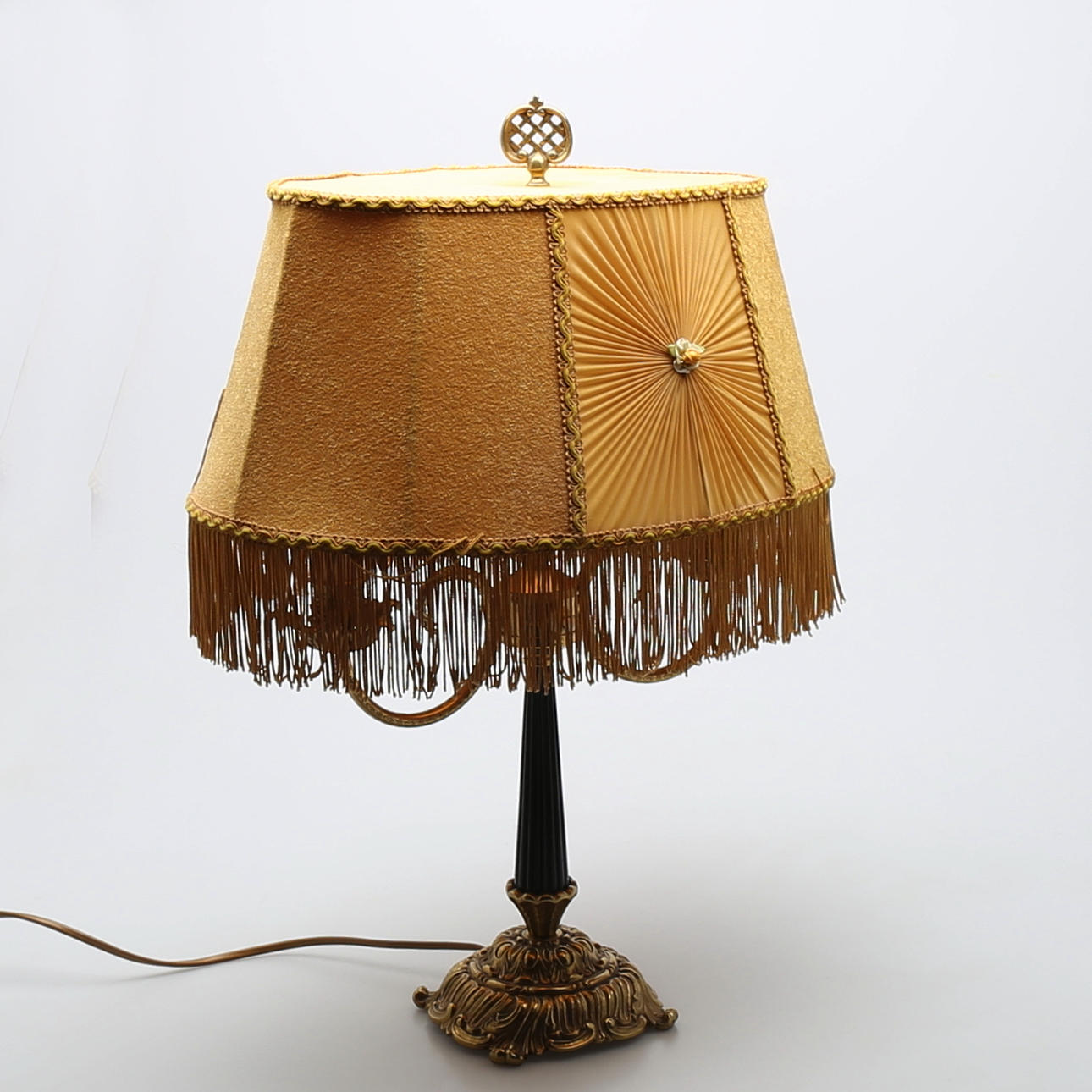 BORDSLAMPA, gjuten mässing, Malmö Metallindustri, 1950-tal.