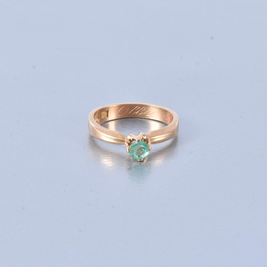 RING, med smaragd, 18K.