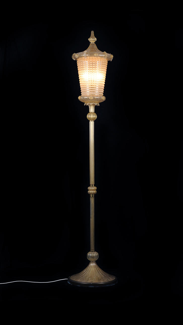 MURANO. golvlampa. Munblåst glas med guldinläggningar.