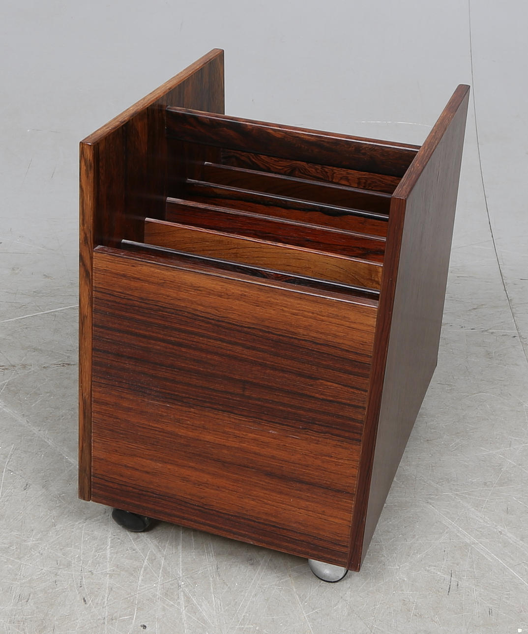 TIDNINGSSTÄLL, Mellemstrands trevareindustri, Norge, 1900-tal.