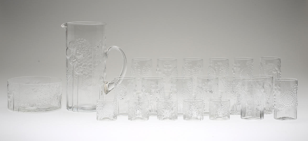 GLASSERVISDELAR, 21 delar, "Flora", Oiva Toikka, Nuutajärvi, Finland.