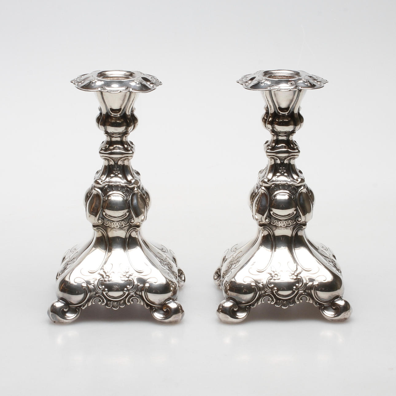 LJUSSTAKAR, ett par silver, Rokokostil, Sverige.