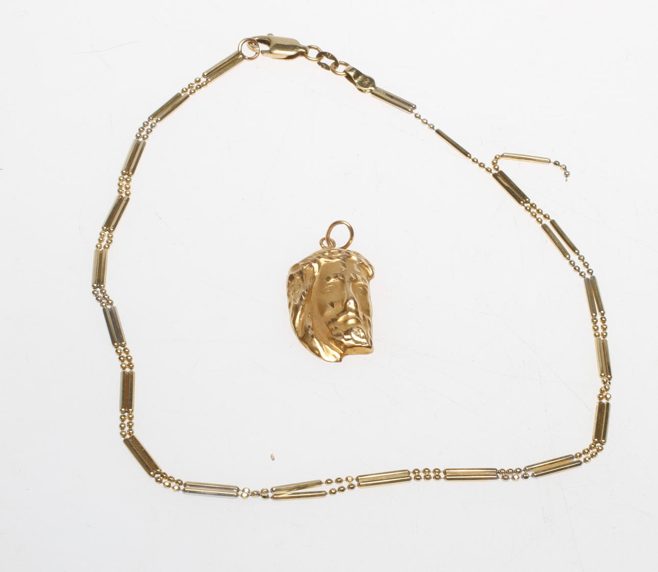 FOTLÄNK SAMT HÄNGE, 18k guld, vikt ca 5.4gr.