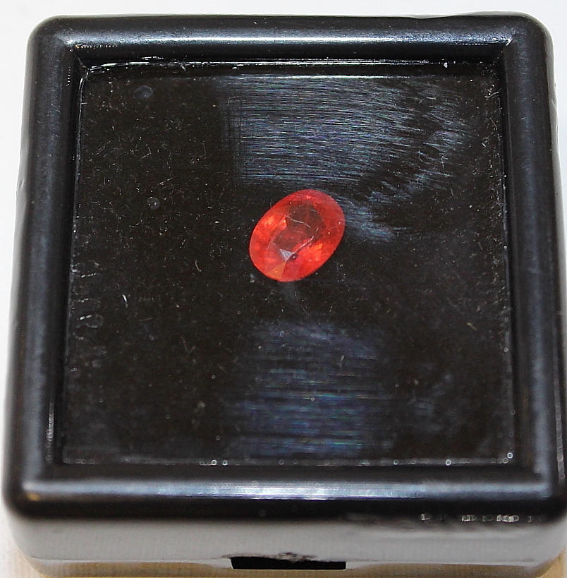 RÖD SAFIR, 1,36 ct.