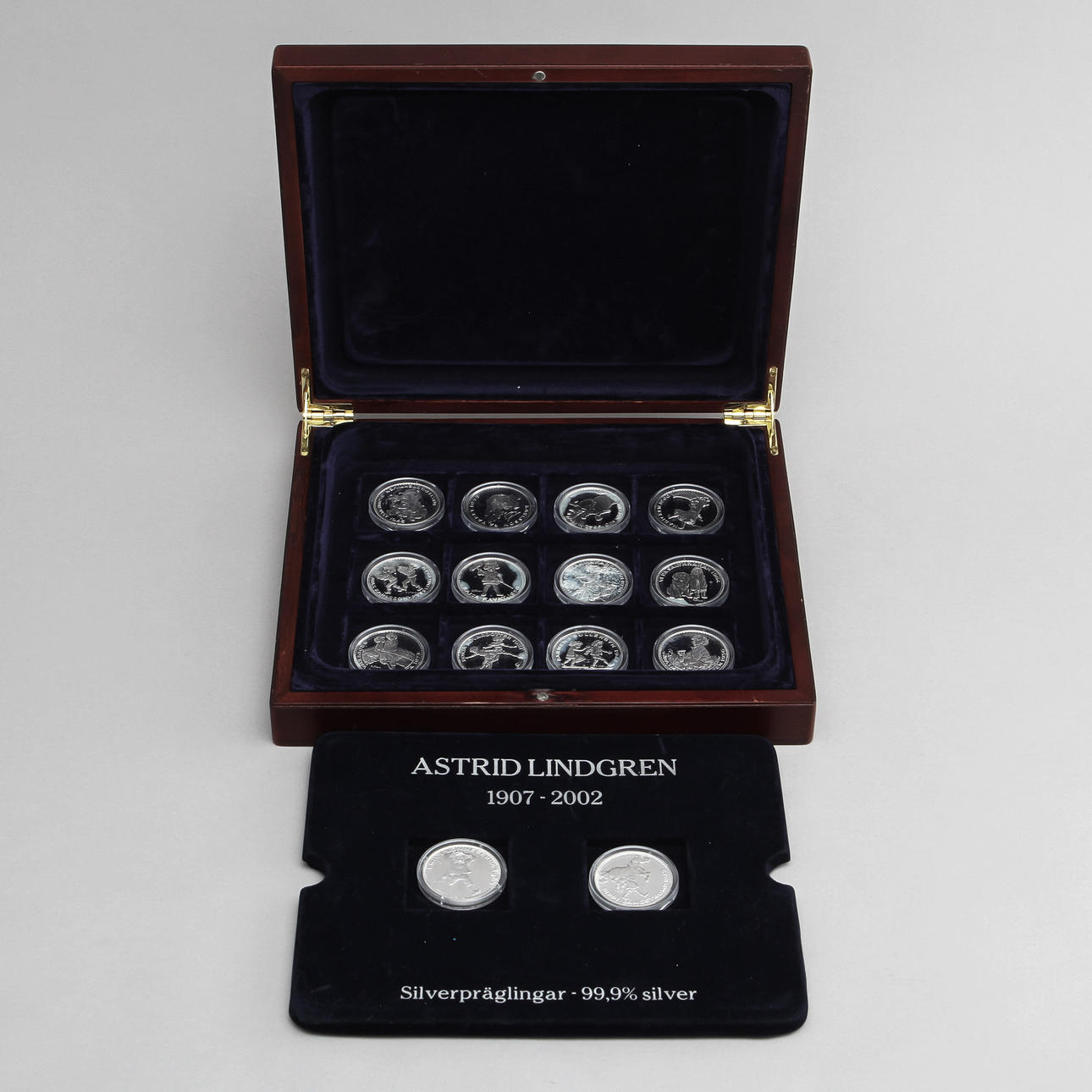 MEDALJSAMLING, silver, 14 st medaljer, Astrid Lindgren, totalvikt ca 378 gram.