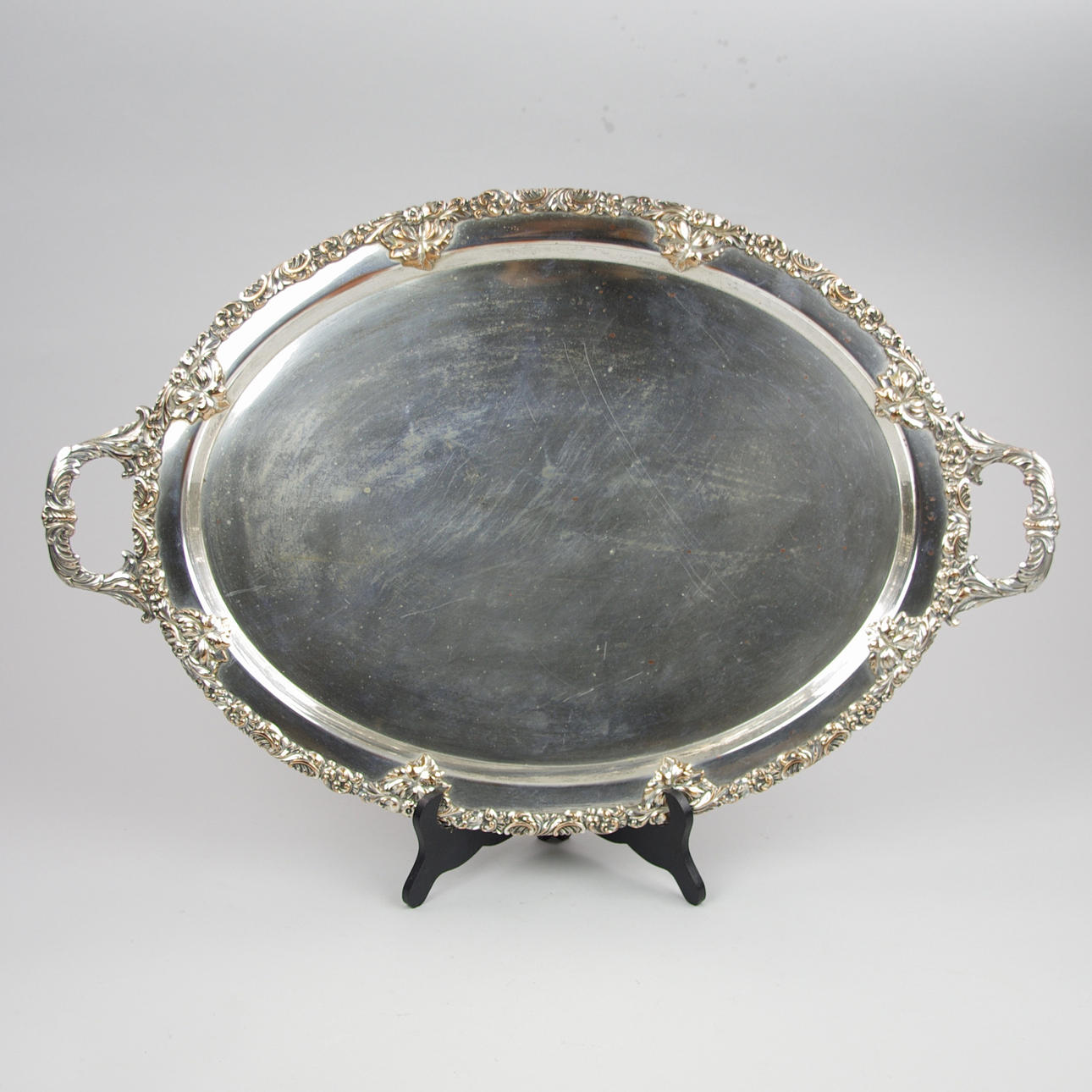 BRICKA PÅ FÖTTER, nysilver.