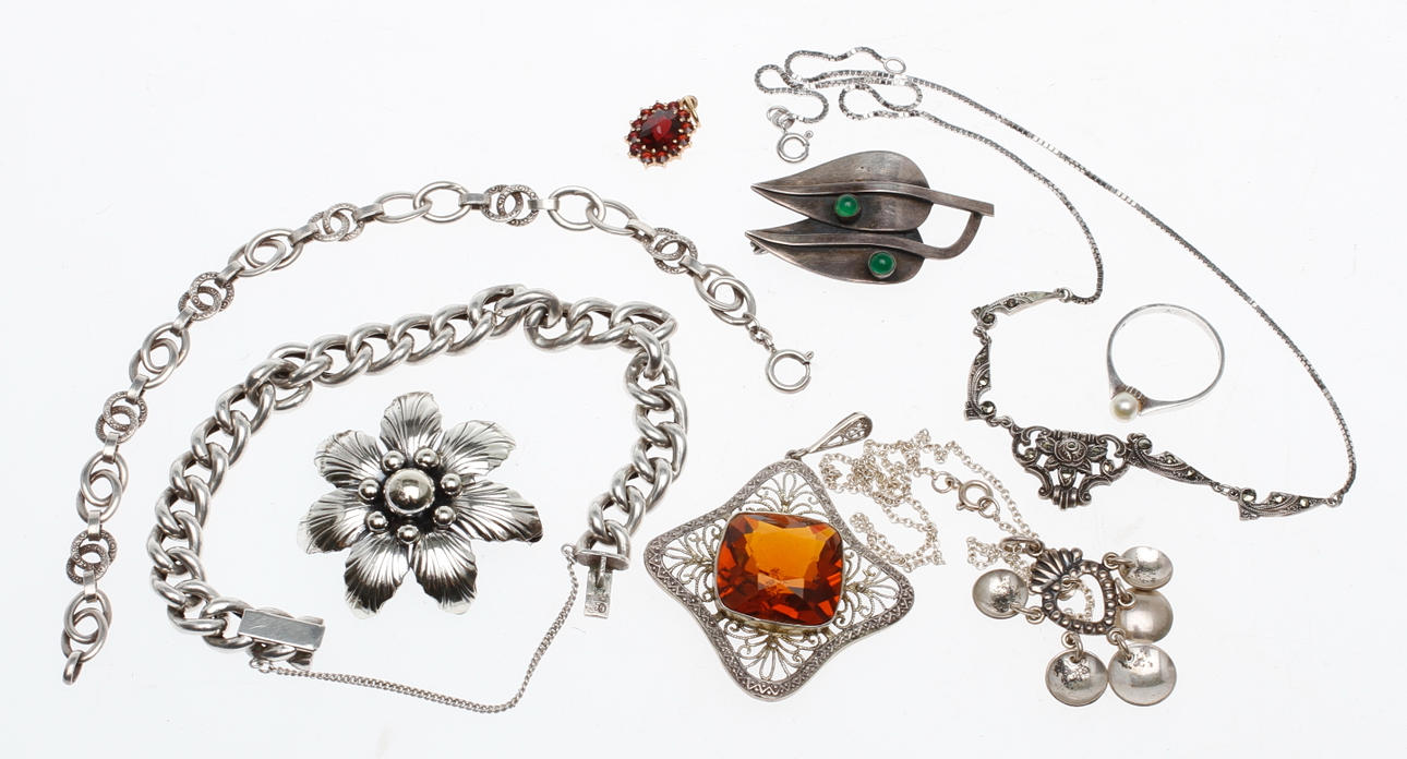 SMYCKEN, 9 delar, silver, bla MIC, Pär Sköld.