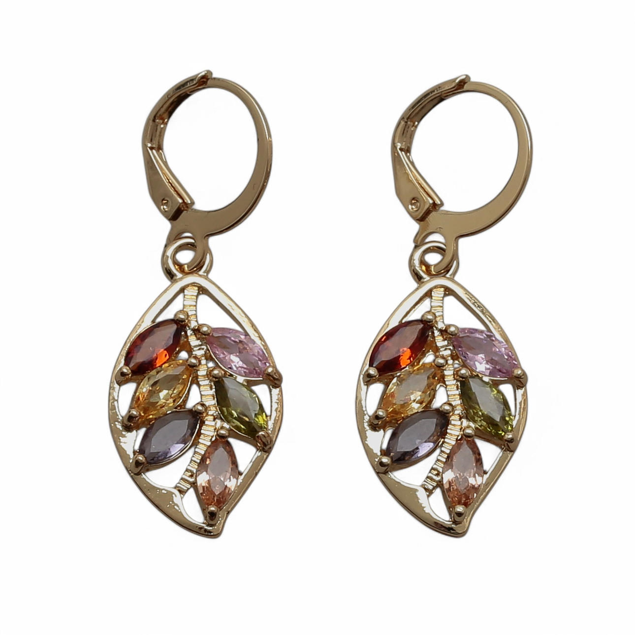 Leaf-shaped long earrings.