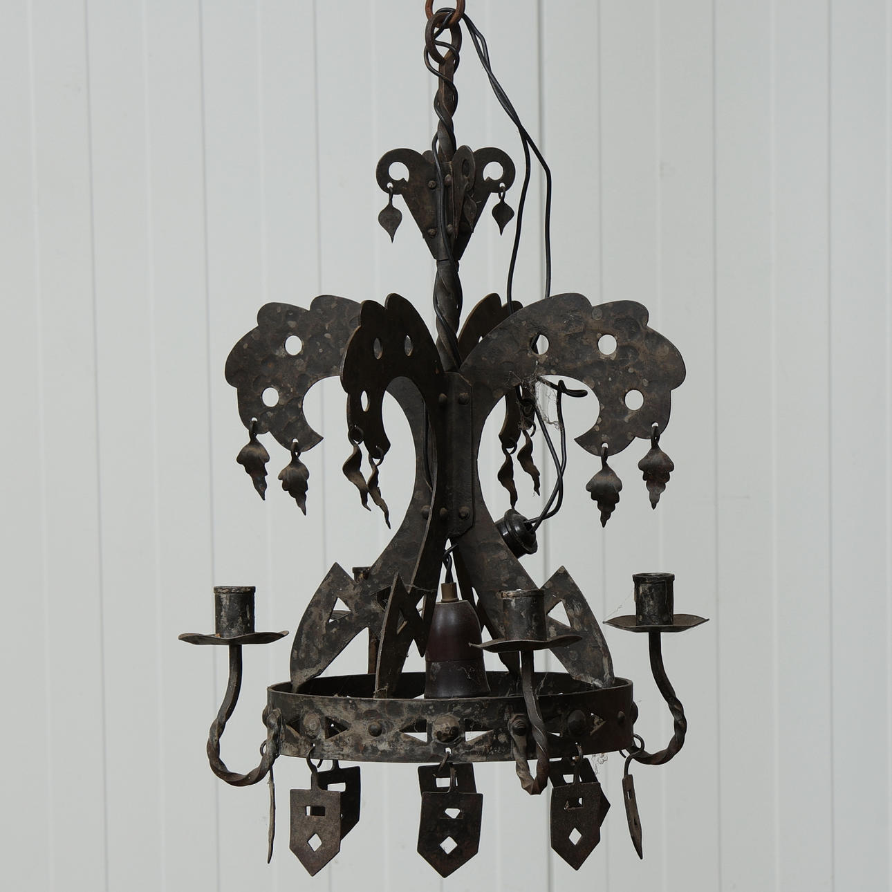 LYSEKRONE, smedejern, 20. århundrede.