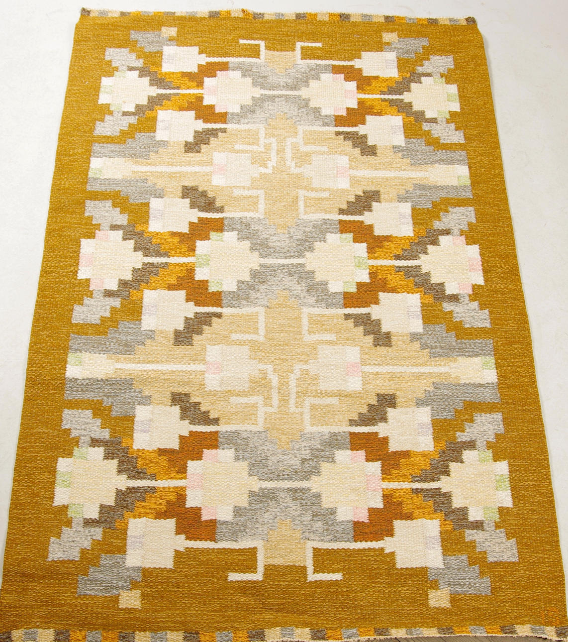 RÖLAKANMATTA, Ingegerd Silow, signerad IS, 206 x 138 cm.