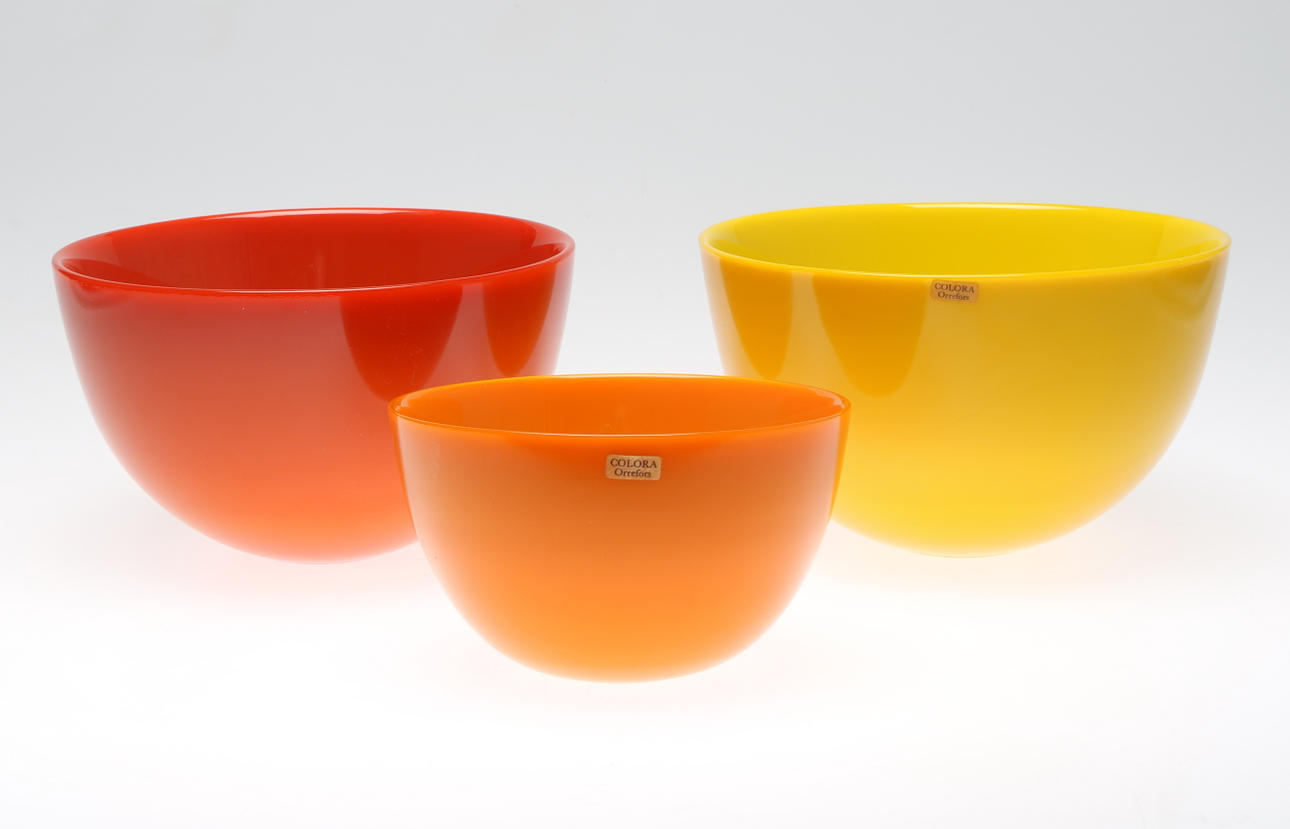 GLASSKÅLAR, SKÅLAR, 3 st, "Colora" och "Fuga" Sven Palmqvist, Orrefors, 1900-tal.