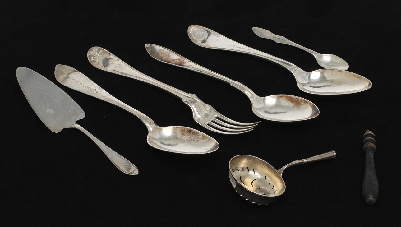 PARTI SILVER, 7 delar, 1800/1900-tal. Total vikt (exkl träskaft) 304 gram.