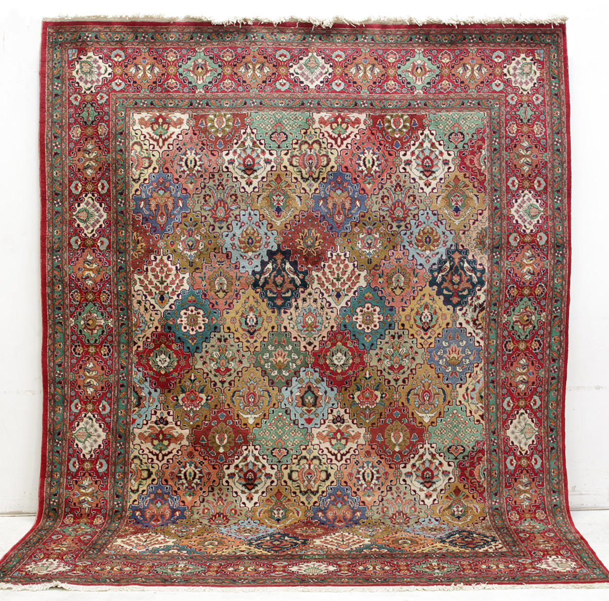 MATTA, Täbriz, figural, semiantik, signerad. 390x 300 cm.