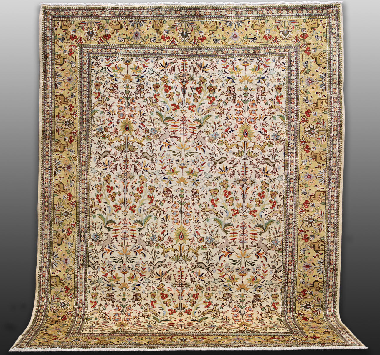 MATTA, Täbriz, figural, så kallad Tabatabai. 355 x 265 cm.