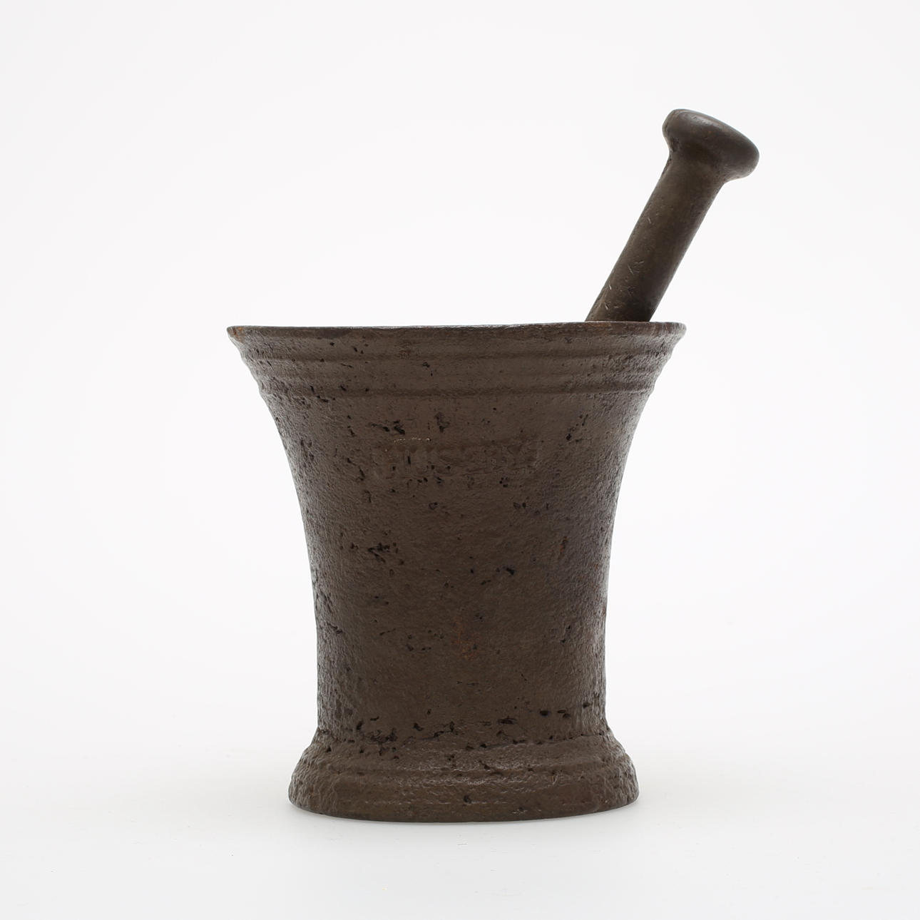 MORTEL med stöt, järn, Huseby Bruk, 1700/1800-tal.