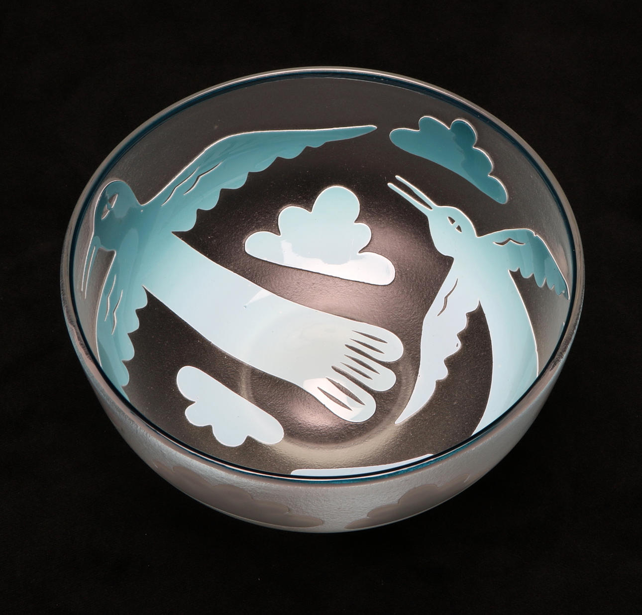 BERTIL VALLIEN. Glasskål, Boda Ateljé, 17/708, Fåglar och moln i relief.