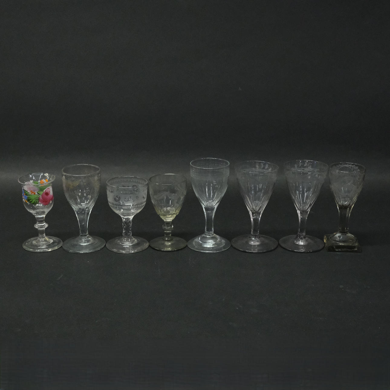 ANTIKA VINGLAS, ÅTTA STYCKEN.