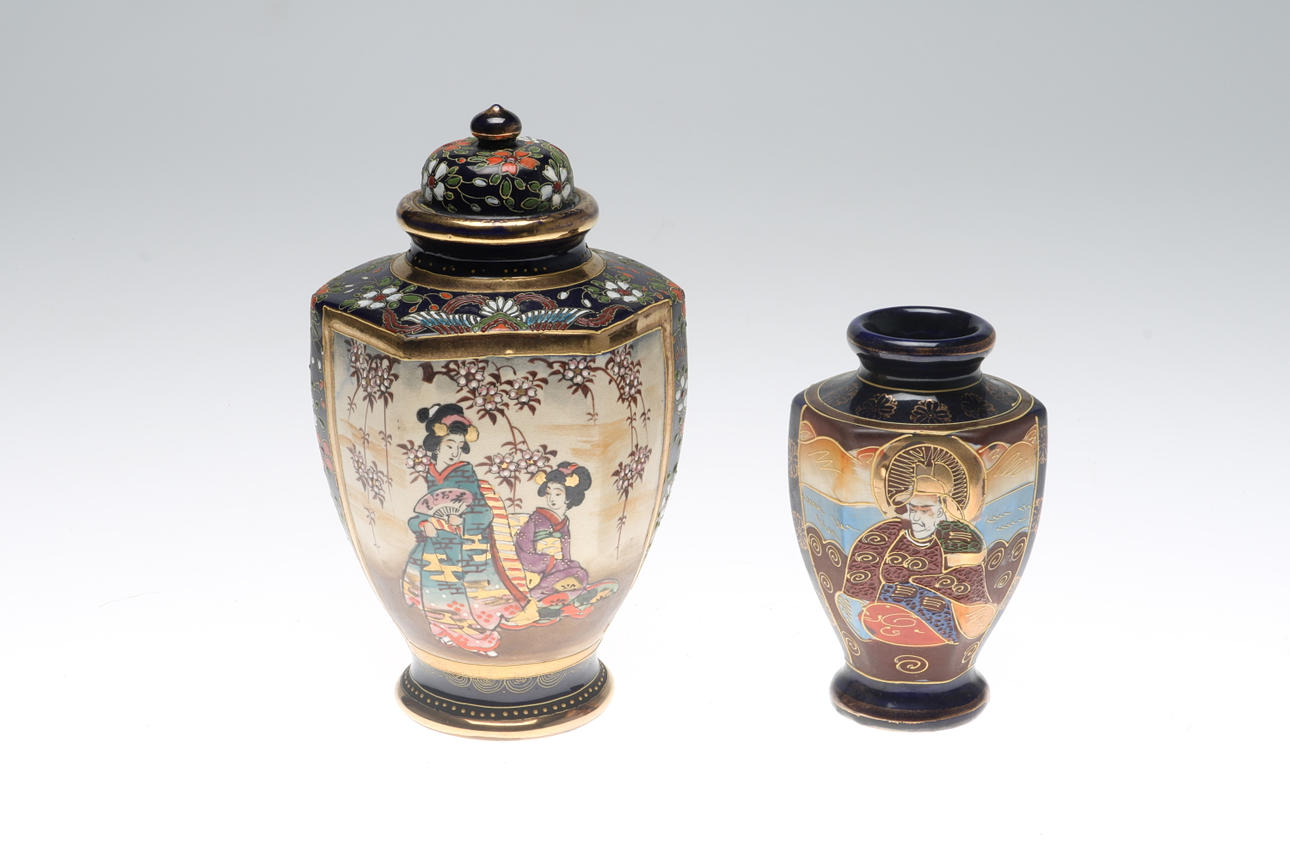 VAS, LOCKURNA, 2 delar, Satsumas, Japan.