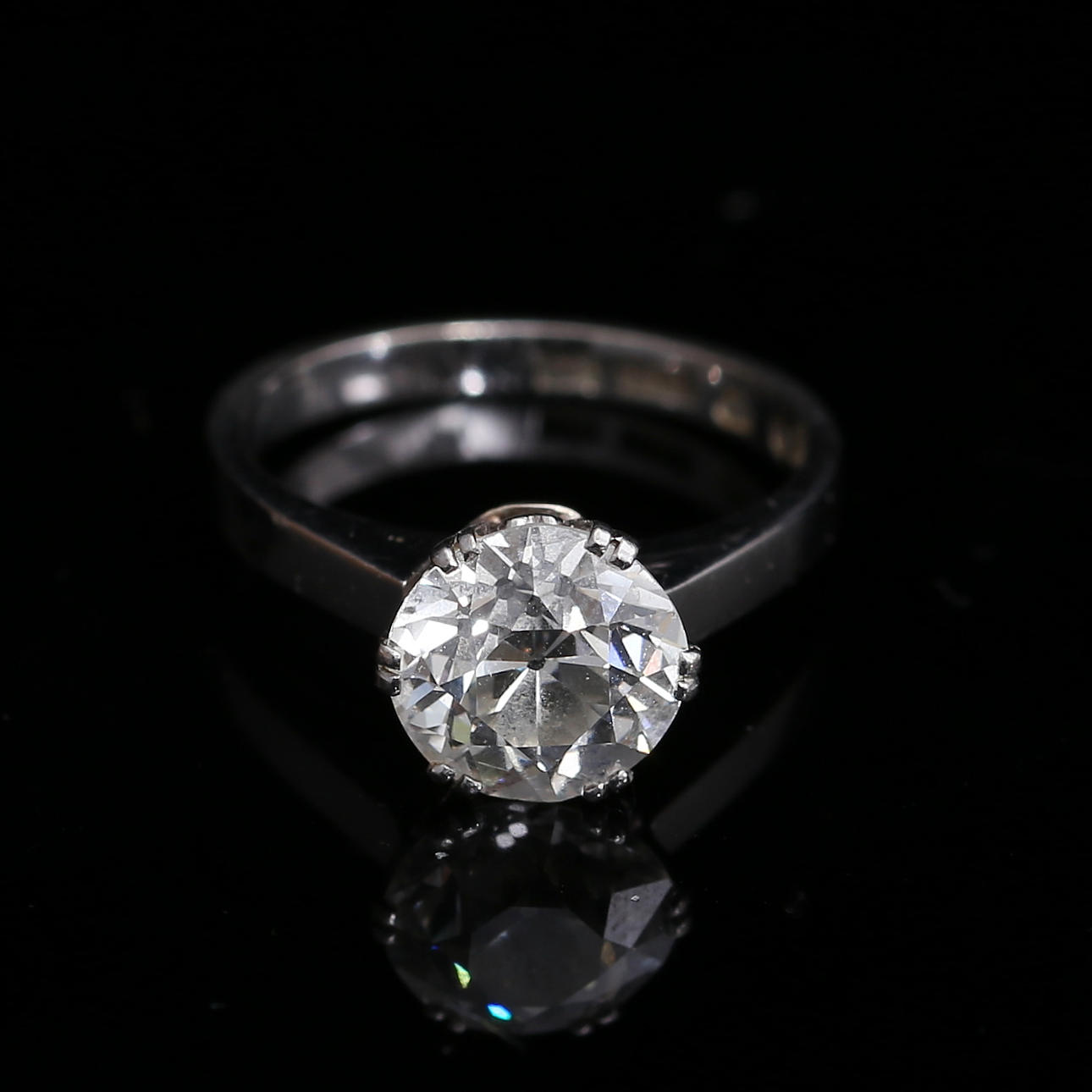 RING, 18 kt hvidguld med sten, 2,25 ct.