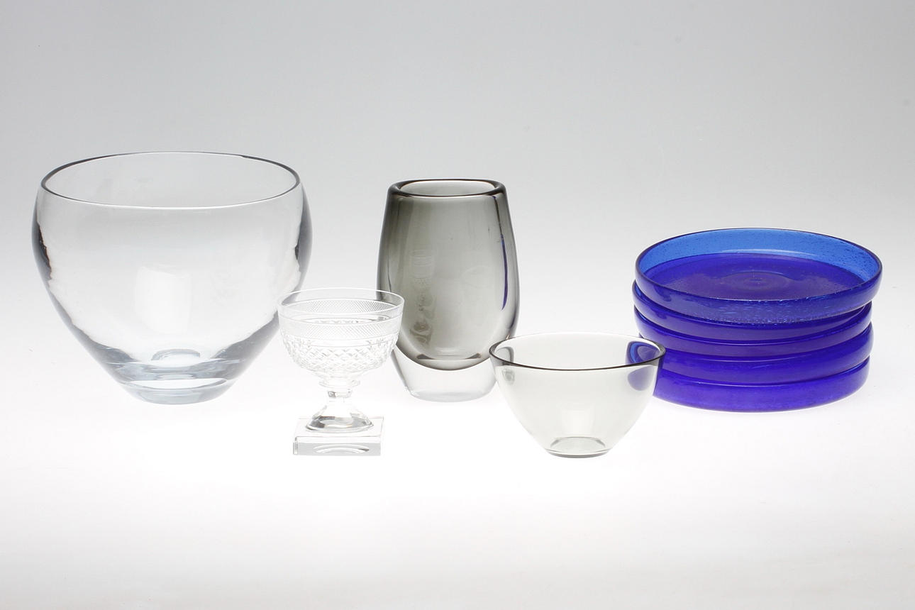 GLASFÖREMÅL, 9 delar, Erik Höglund, Strömbergshyttan, "Kent" Kosta, Sven Palmqvist Orrefors.