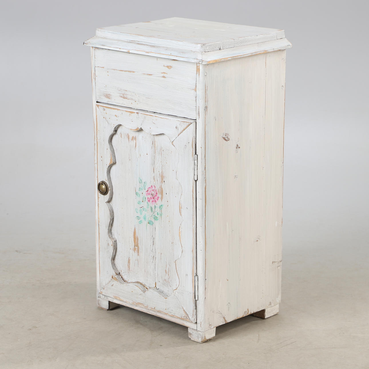 POTTSKÅP, gråmålat, 1900-talets första hälft.