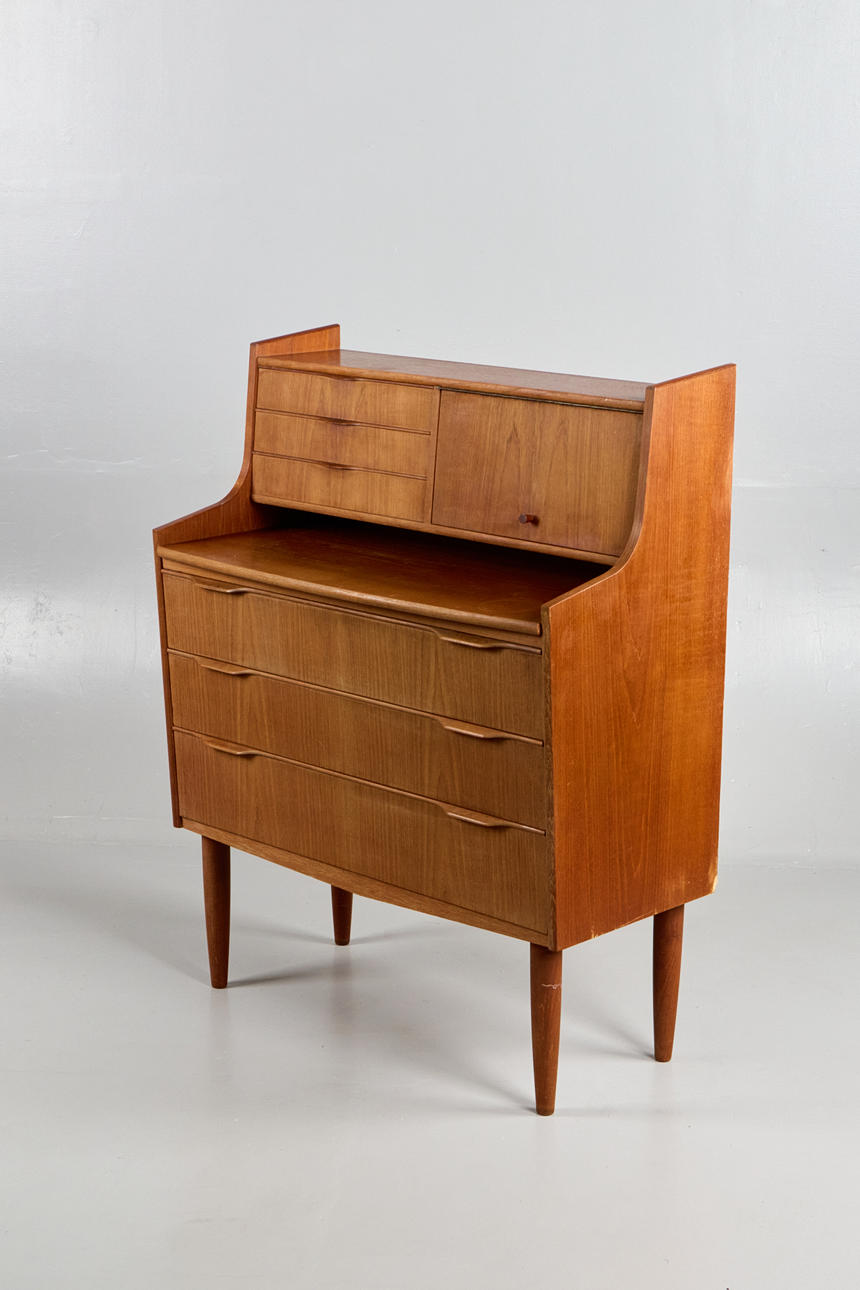 DANSK MØBELDESIGN. Chatol de teca, años 60.